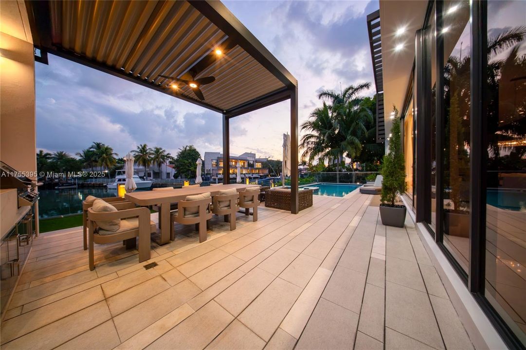 Recently Sold: $7,250,000 (6 beds, 6 baths, 5492 Square Feet)