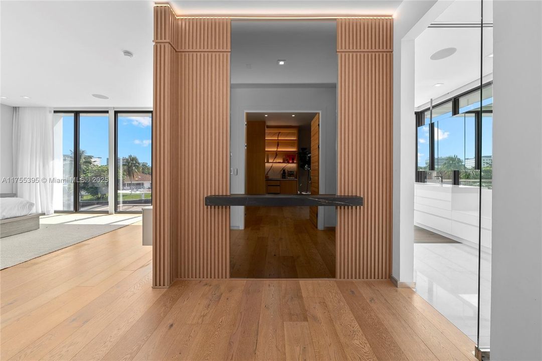 Recently Sold: $7,250,000 (6 beds, 6 baths, 5492 Square Feet)