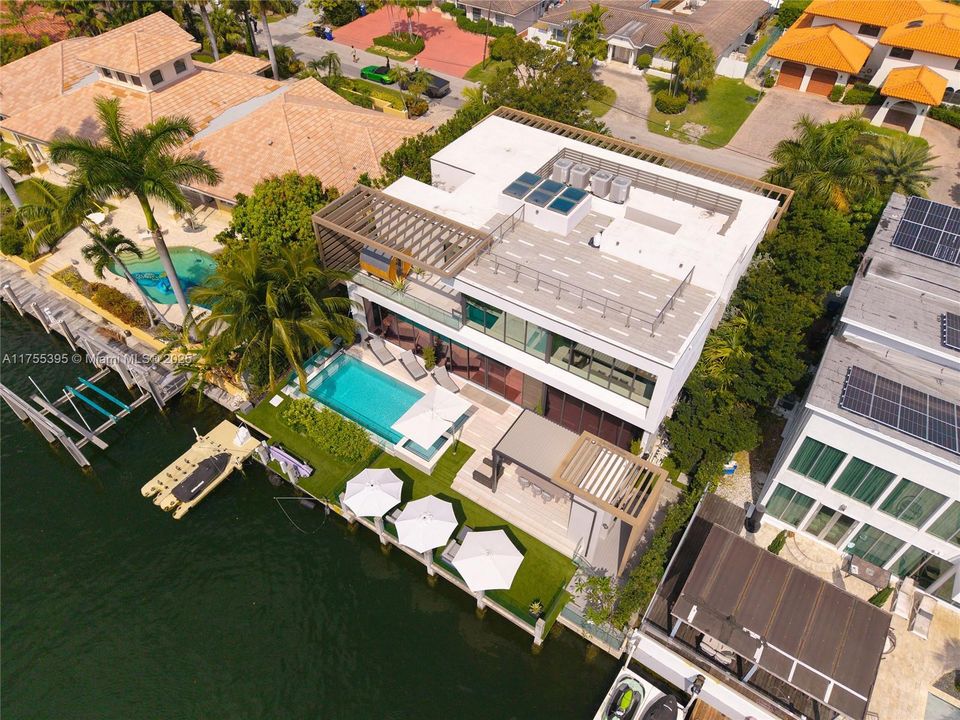 Recently Sold: $7,250,000 (6 beds, 6 baths, 5492 Square Feet)