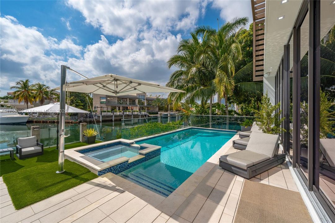 Recently Sold: $7,250,000 (6 beds, 6 baths, 5492 Square Feet)