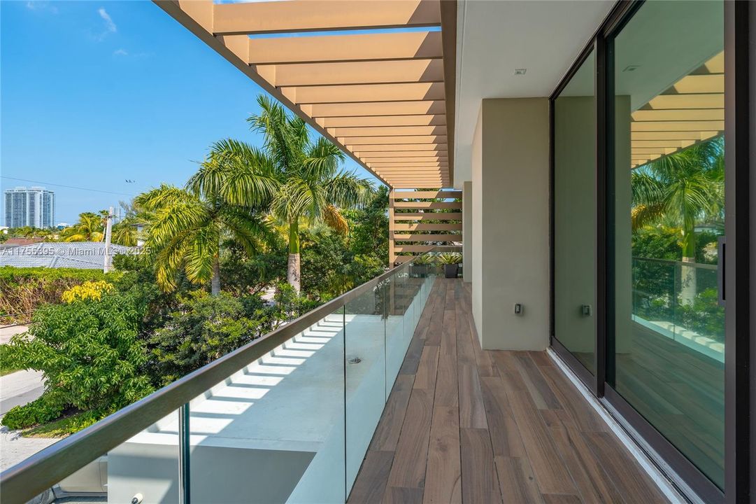 Recently Sold: $7,250,000 (6 beds, 6 baths, 5492 Square Feet)