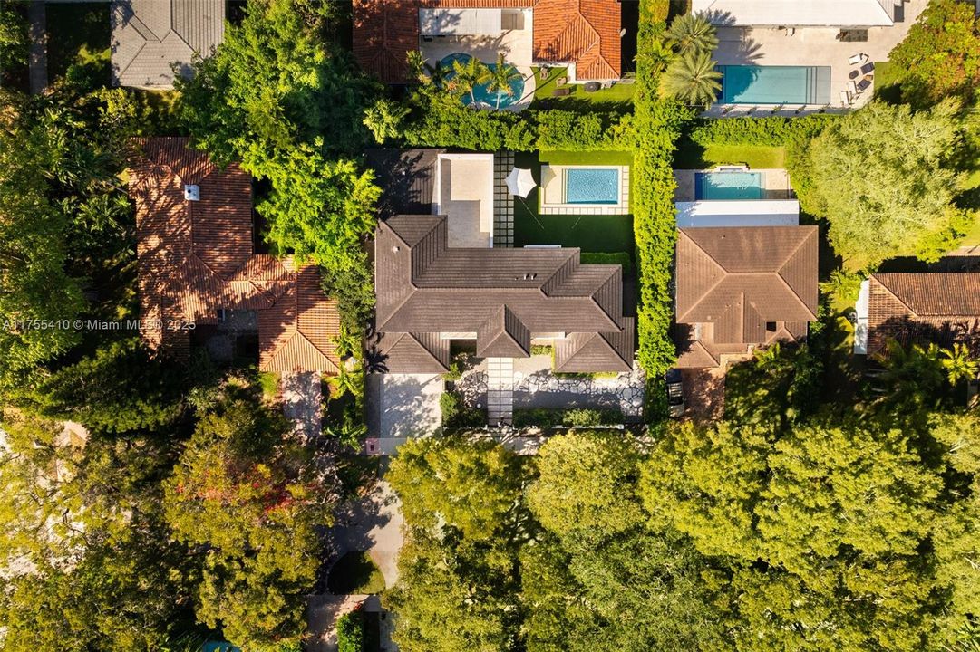 最近售出: $4,875,000 (4 贝兹, 4 浴室, 3548 平方英尺)