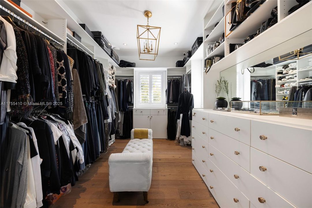 最近售出: $4,875,000 (4 贝兹, 4 浴室, 3548 平方英尺)