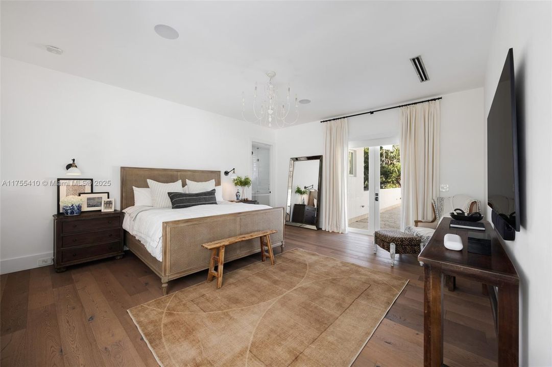 最近售出: $4,875,000 (4 贝兹, 4 浴室, 3548 平方英尺)