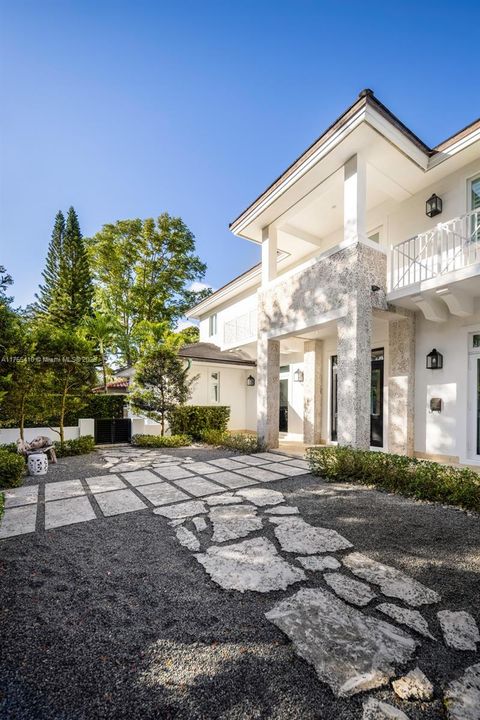 最近售出: $4,875,000 (4 贝兹, 4 浴室, 3548 平方英尺)