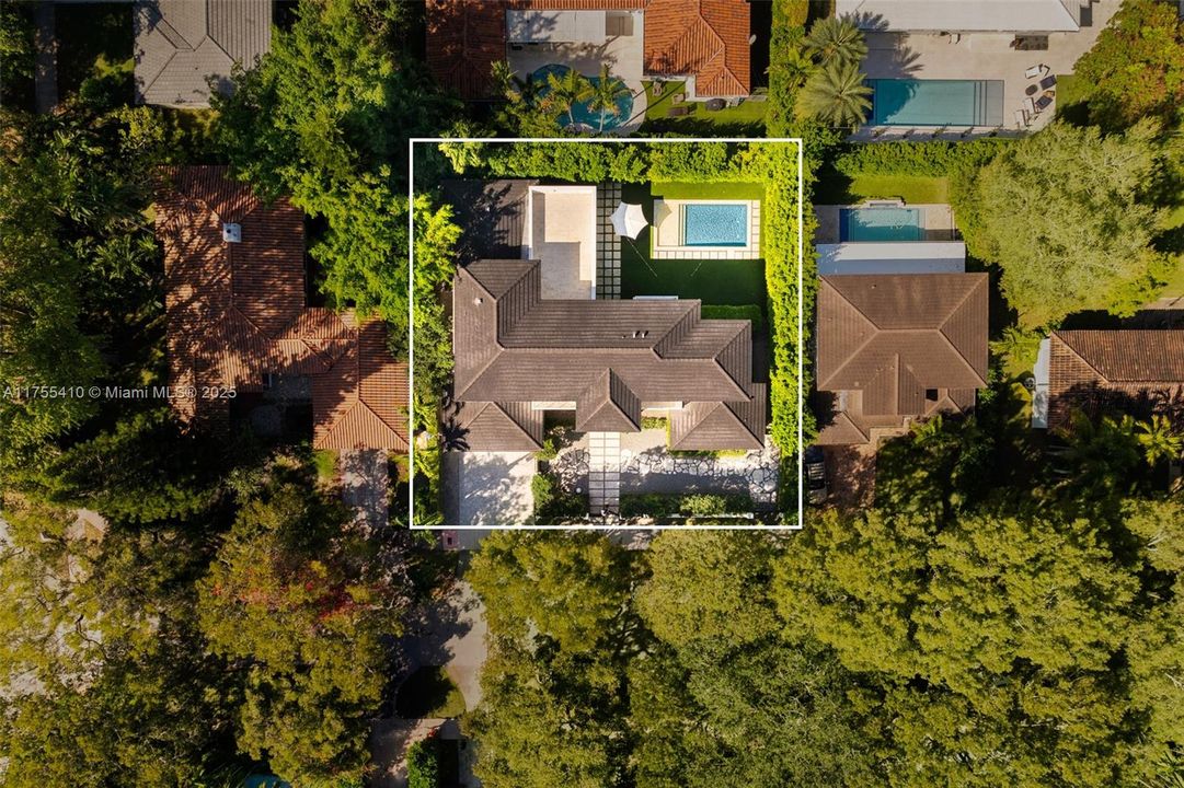 最近售出: $4,875,000 (4 贝兹, 4 浴室, 3548 平方英尺)