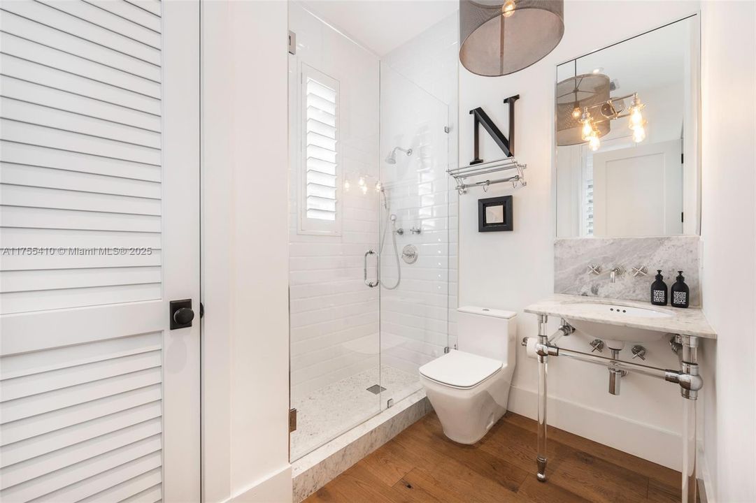 最近售出: $4,875,000 (4 贝兹, 4 浴室, 3548 平方英尺)