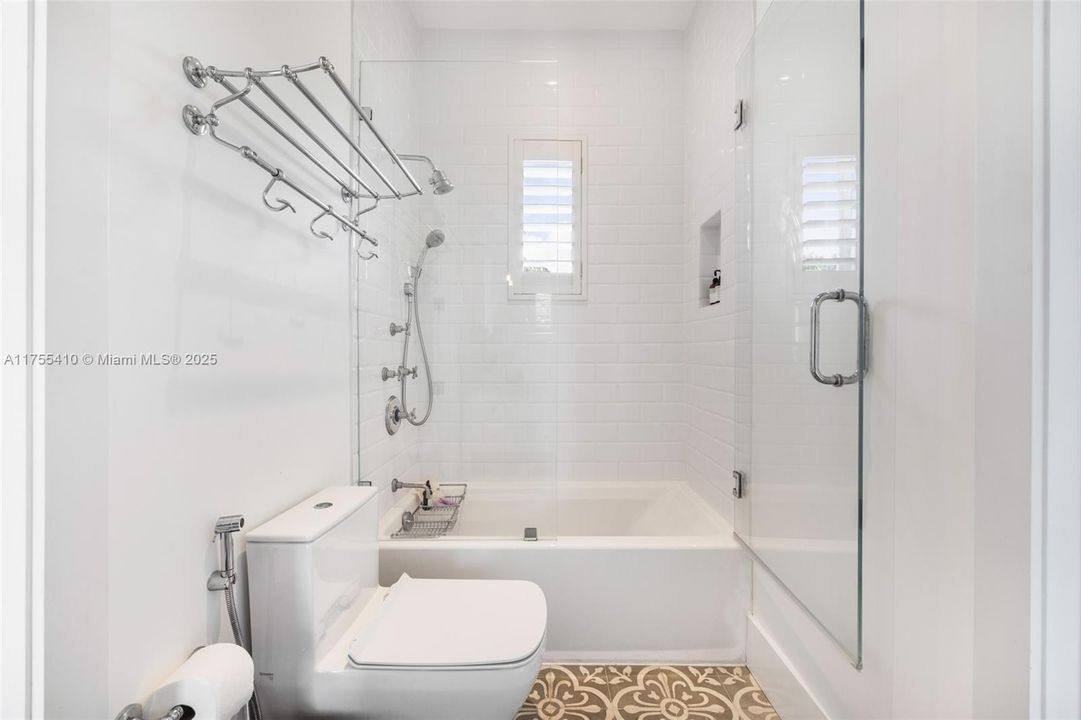 最近售出: $4,875,000 (4 贝兹, 4 浴室, 3548 平方英尺)