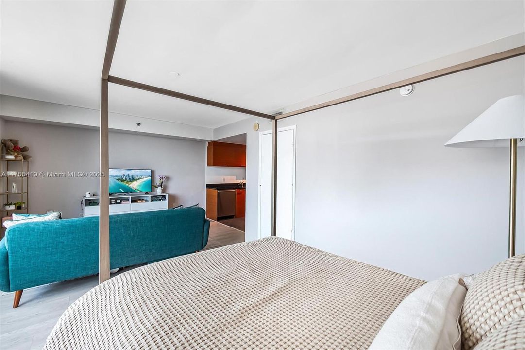 На продажу: $407,000 (0 спален, 1 ванн, 567 Квадратных фут)