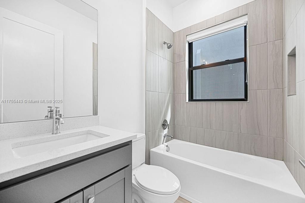 Recently Rented: $5,800 (3 beds, 3 baths, 0 Square Feet)