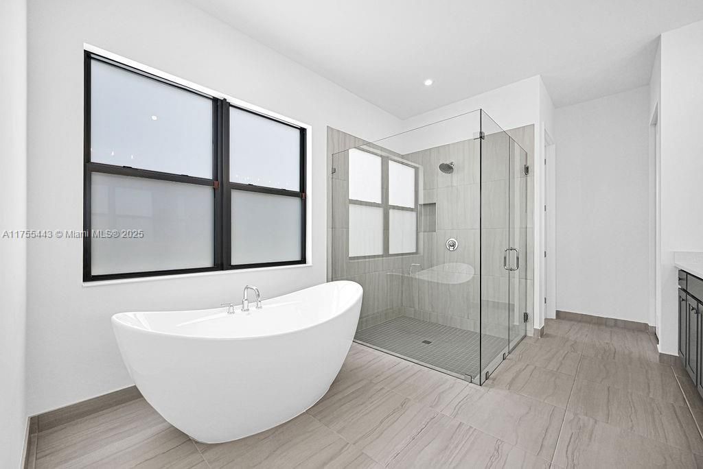 Recently Rented: $5,800 (3 beds, 3 baths, 0 Square Feet)