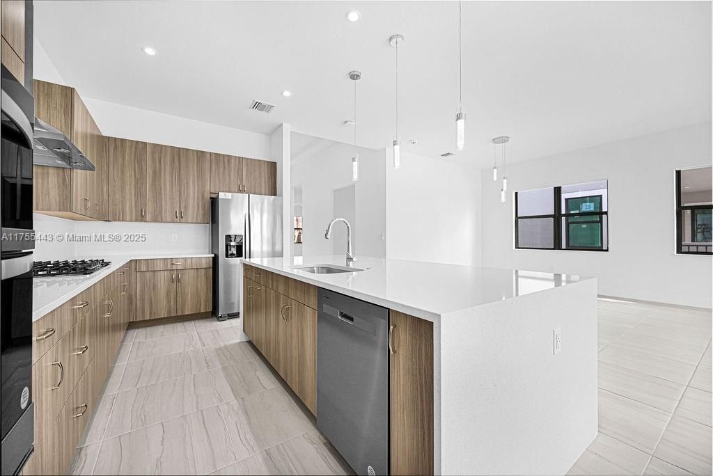 Recently Rented: $5,800 (3 beds, 3 baths, 0 Square Feet)