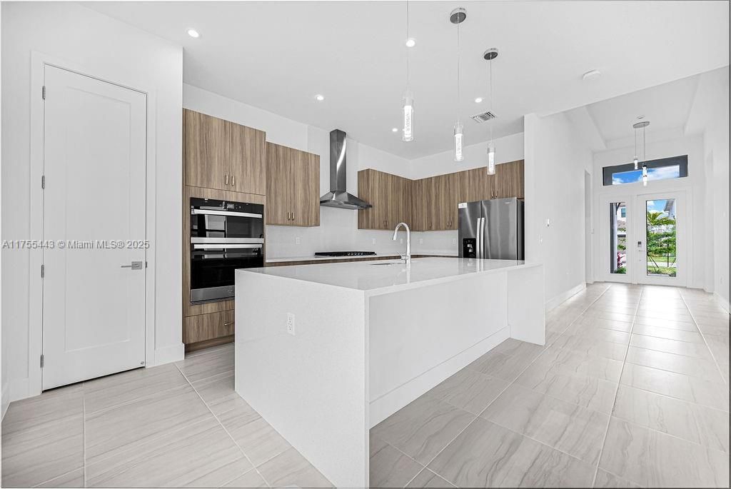 Recently Rented: $5,800 (3 beds, 3 baths, 0 Square Feet)