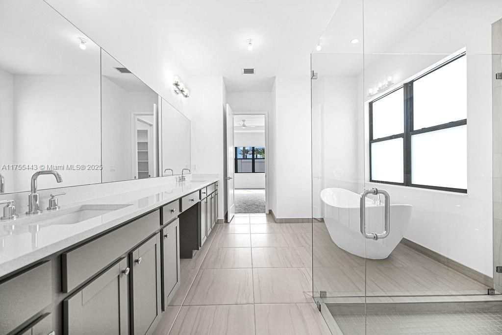 Recently Rented: $5,800 (3 beds, 3 baths, 0 Square Feet)