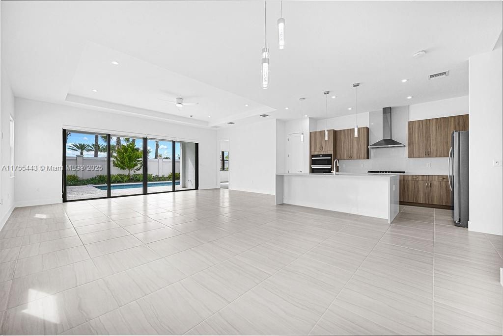 Recently Rented: $5,800 (3 beds, 3 baths, 0 Square Feet)