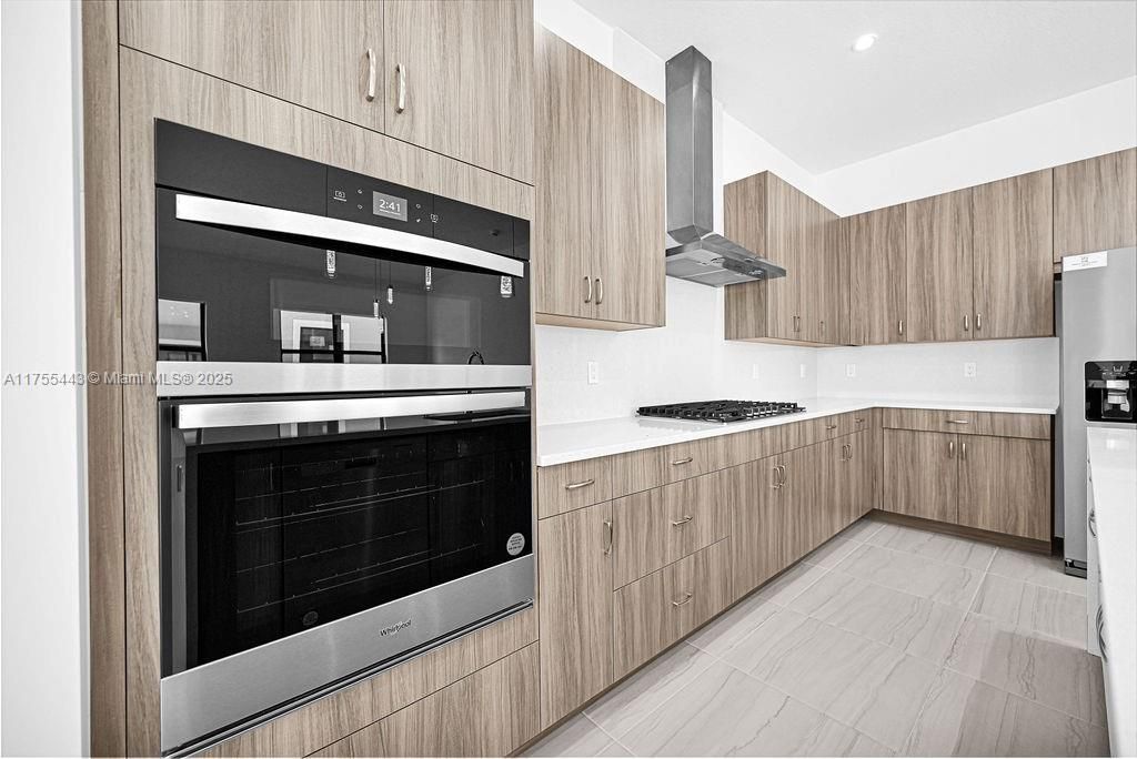 Recently Rented: $5,800 (3 beds, 3 baths, 0 Square Feet)