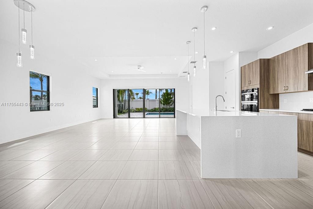 Recently Rented: $5,800 (3 beds, 3 baths, 0 Square Feet)