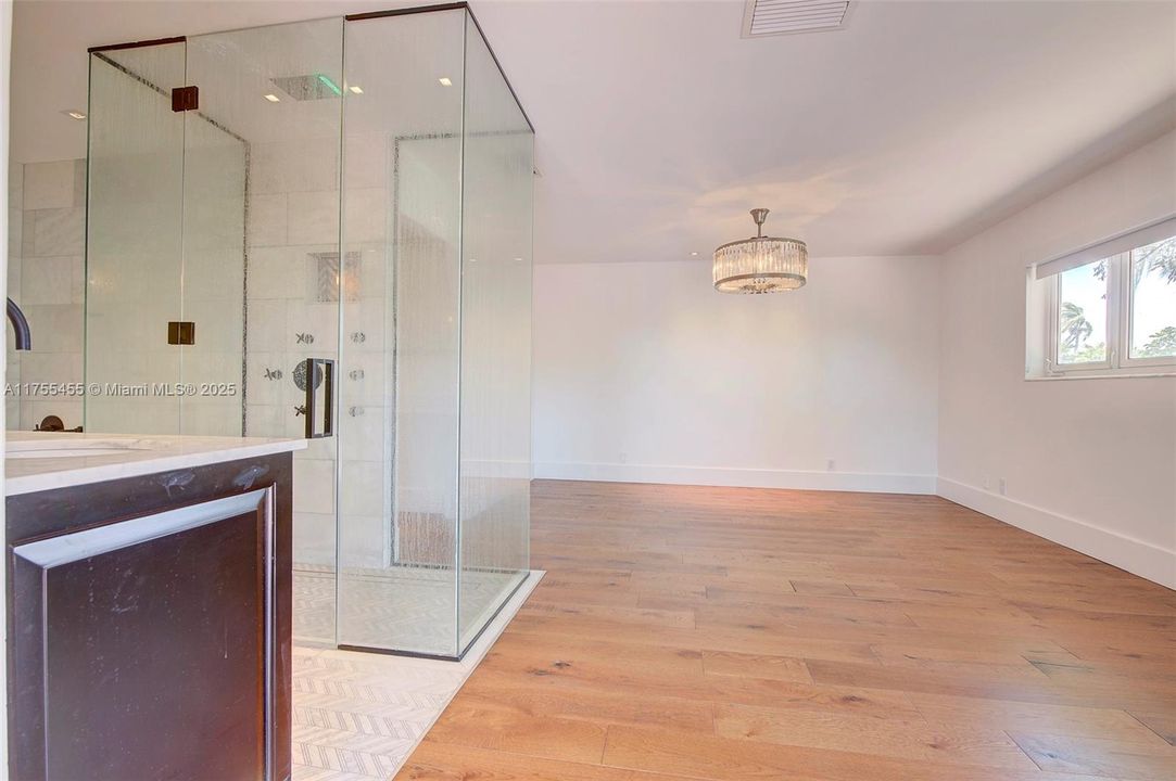 Recientemente alquilado: $8,400 (3 camas, 2 baños, 2047 Pies cuadrados)