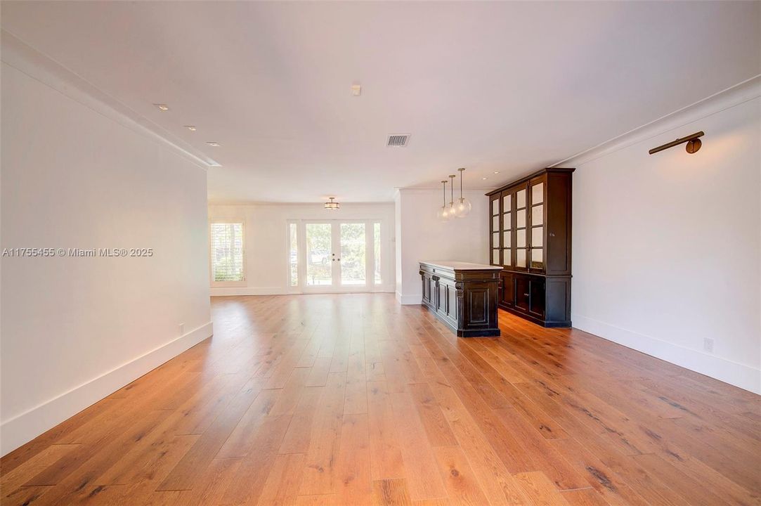 Recientemente alquilado: $8,400 (3 camas, 2 baños, 2047 Pies cuadrados)