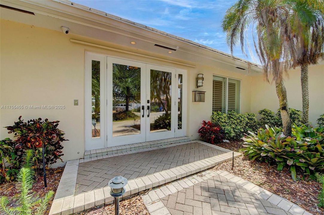 Recientemente alquilado: $8,400 (3 camas, 2 baños, 2047 Pies cuadrados)