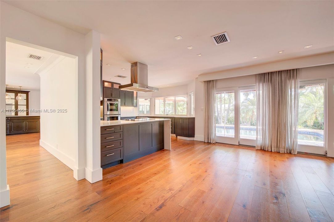 Recientemente alquilado: $8,400 (3 camas, 2 baños, 2047 Pies cuadrados)