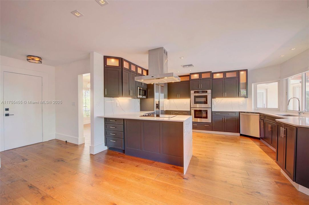 Recientemente alquilado: $8,400 (3 camas, 2 baños, 2047 Pies cuadrados)