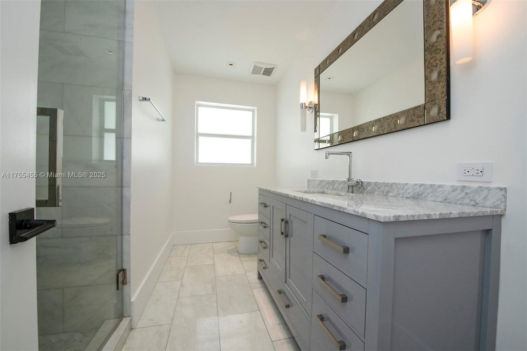 Recientemente alquilado: $8,400 (3 camas, 2 baños, 2047 Pies cuadrados)