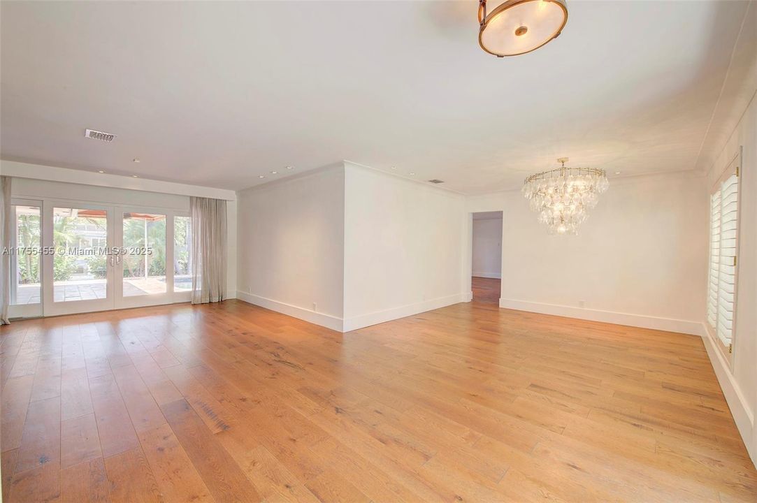 Recientemente alquilado: $8,400 (3 camas, 2 baños, 2047 Pies cuadrados)