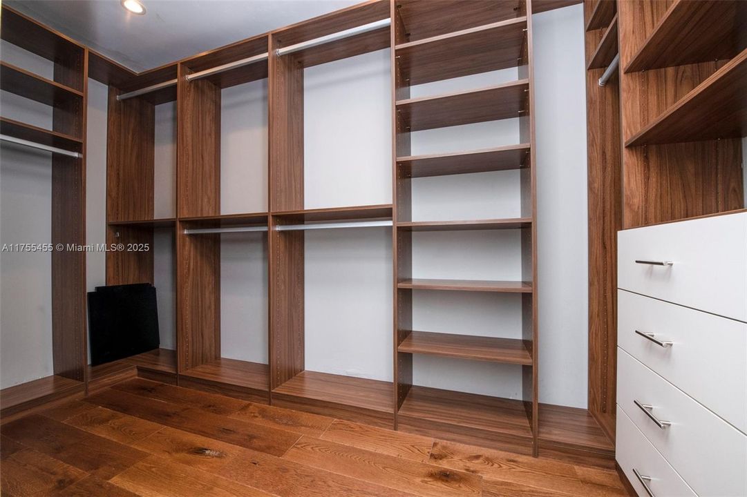 Recientemente alquilado: $8,400 (3 camas, 2 baños, 2047 Pies cuadrados)