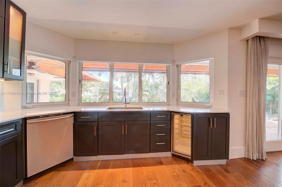 Recientemente alquilado: $8,400 (3 camas, 2 baños, 2047 Pies cuadrados)