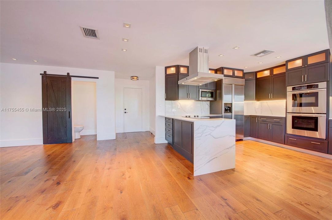 Recientemente alquilado: $8,400 (3 camas, 2 baños, 2047 Pies cuadrados)