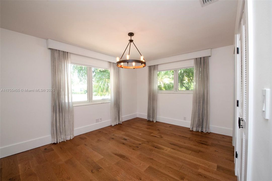 Recientemente alquilado: $8,400 (3 camas, 2 baños, 2047 Pies cuadrados)