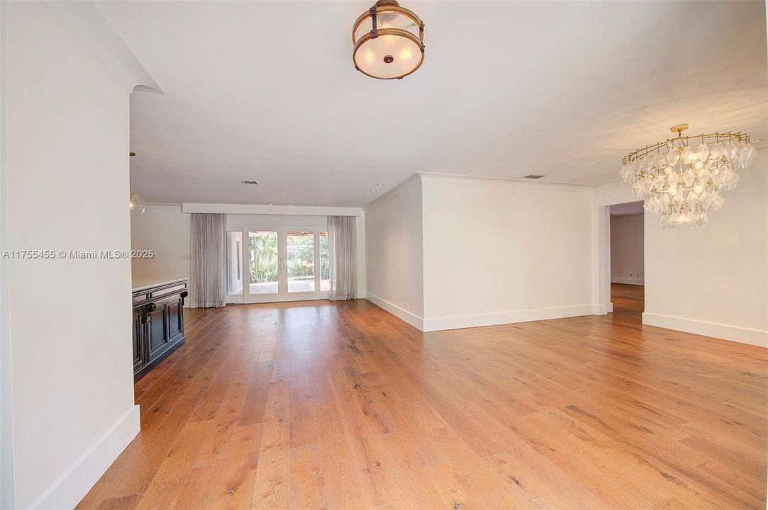 Recientemente alquilado: $8,400 (3 camas, 2 baños, 2047 Pies cuadrados)