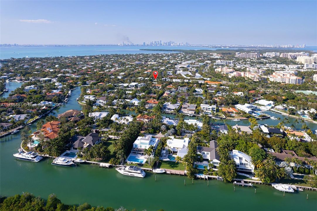 Recently Sold: $3,480,000 (4 beds, 3 baths, 2403 Square Feet)