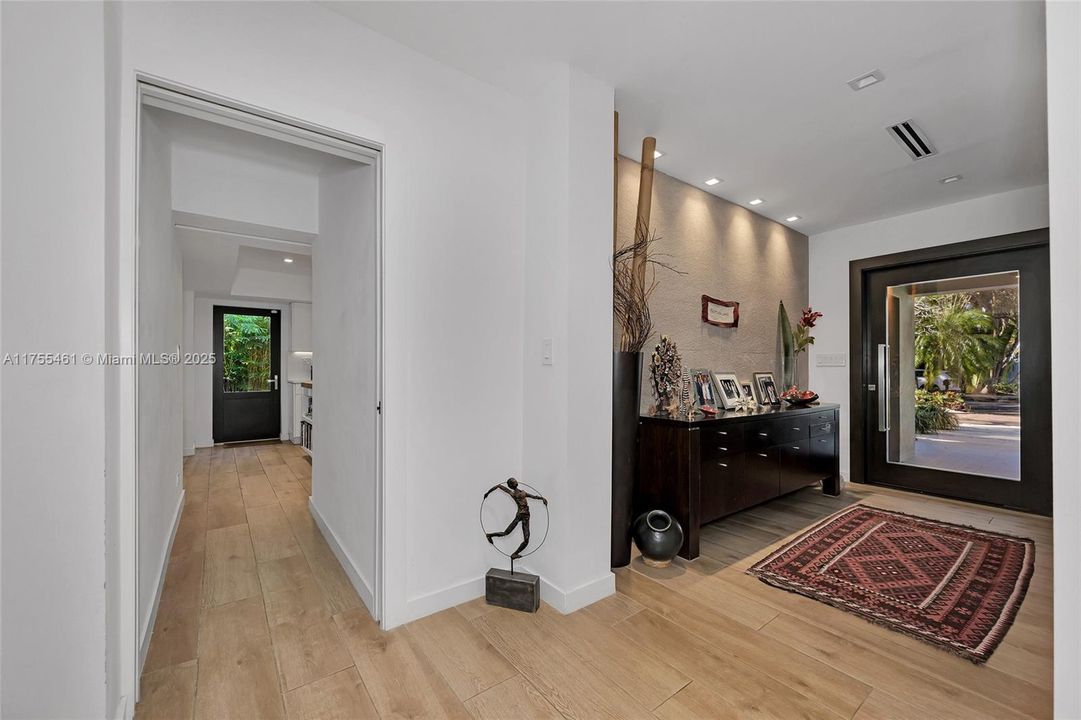 Recently Sold: $3,480,000 (4 beds, 3 baths, 2403 Square Feet)