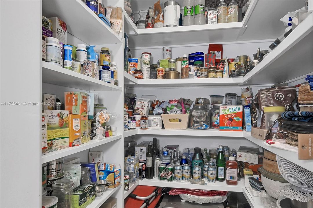 Recently Sold: $3,480,000 (4 beds, 3 baths, 2403 Square Feet)