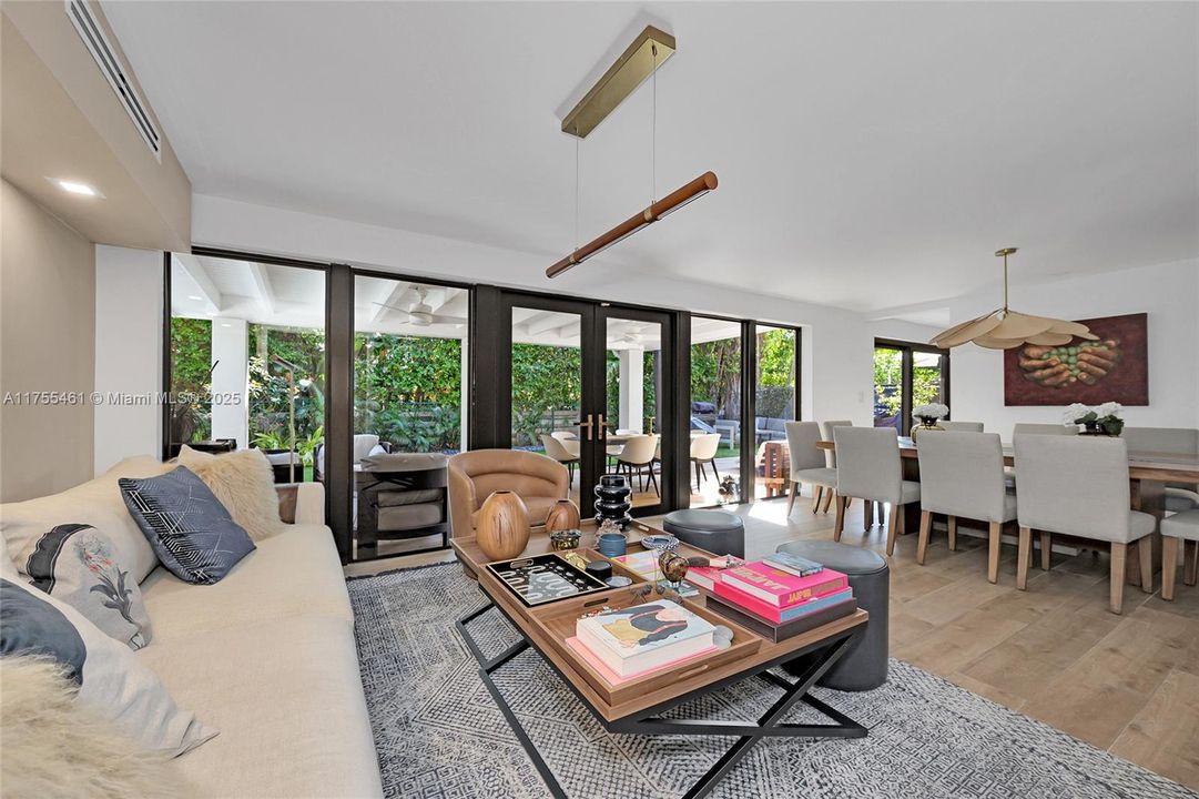 Recently Sold: $3,480,000 (4 beds, 3 baths, 2403 Square Feet)