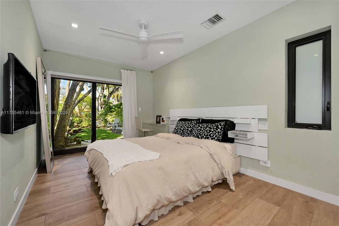 Recently Sold: $3,480,000 (4 beds, 3 baths, 2403 Square Feet)