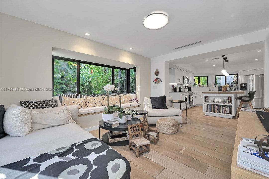 Recently Sold: $3,480,000 (4 beds, 3 baths, 2403 Square Feet)