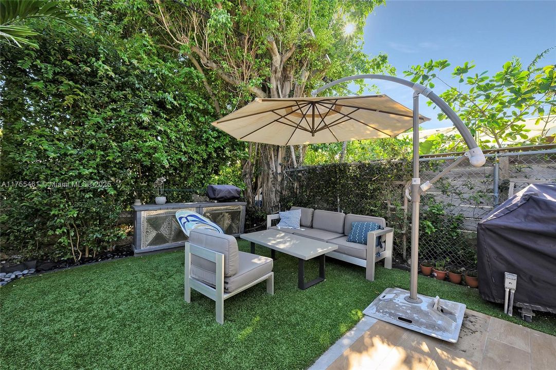Recently Sold: $3,480,000 (4 beds, 3 baths, 2403 Square Feet)
