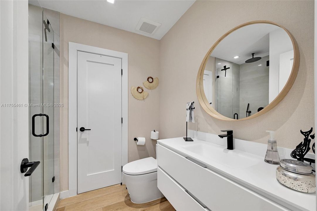 Recently Sold: $3,480,000 (4 beds, 3 baths, 2403 Square Feet)