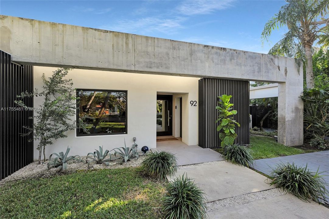 Recently Sold: $3,480,000 (4 beds, 3 baths, 2403 Square Feet)