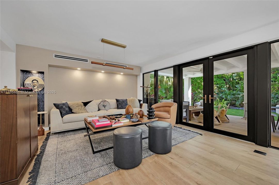 Recently Sold: $3,480,000 (4 beds, 3 baths, 2403 Square Feet)