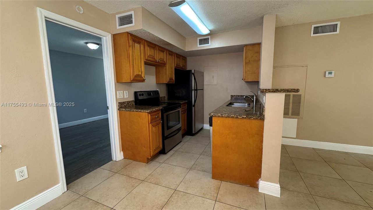 Recientemente alquilado: $1,400 (2 camas, 2 baños, 1033 Pies cuadrados)