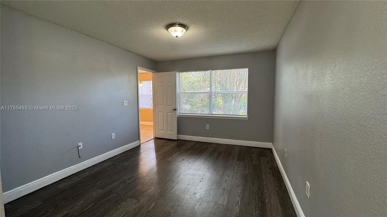 Recientemente alquilado: $1,400 (2 camas, 2 baños, 1033 Pies cuadrados)