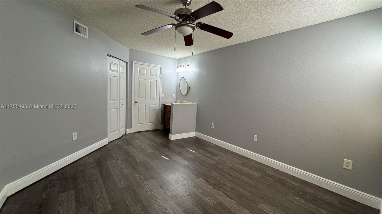 Recientemente alquilado: $1,400 (2 camas, 2 baños, 1033 Pies cuadrados)