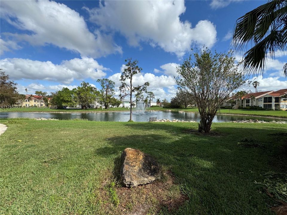 Recientemente alquilado: $1,400 (2 camas, 2 baños, 1033 Pies cuadrados)