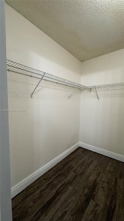 Recientemente alquilado: $1,400 (2 camas, 2 baños, 1033 Pies cuadrados)