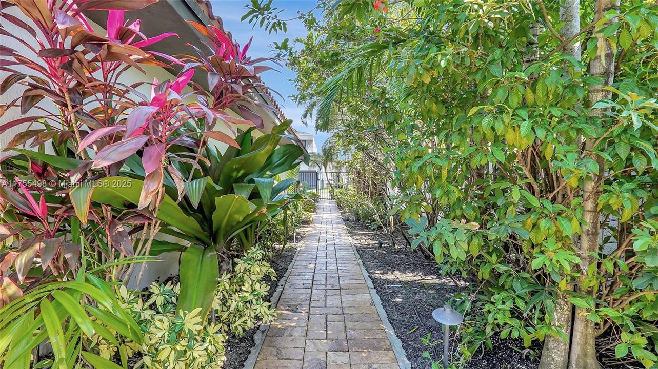 Recently Sold: $4,500,000 (3 beds, 3 baths, 3193 Square Feet)