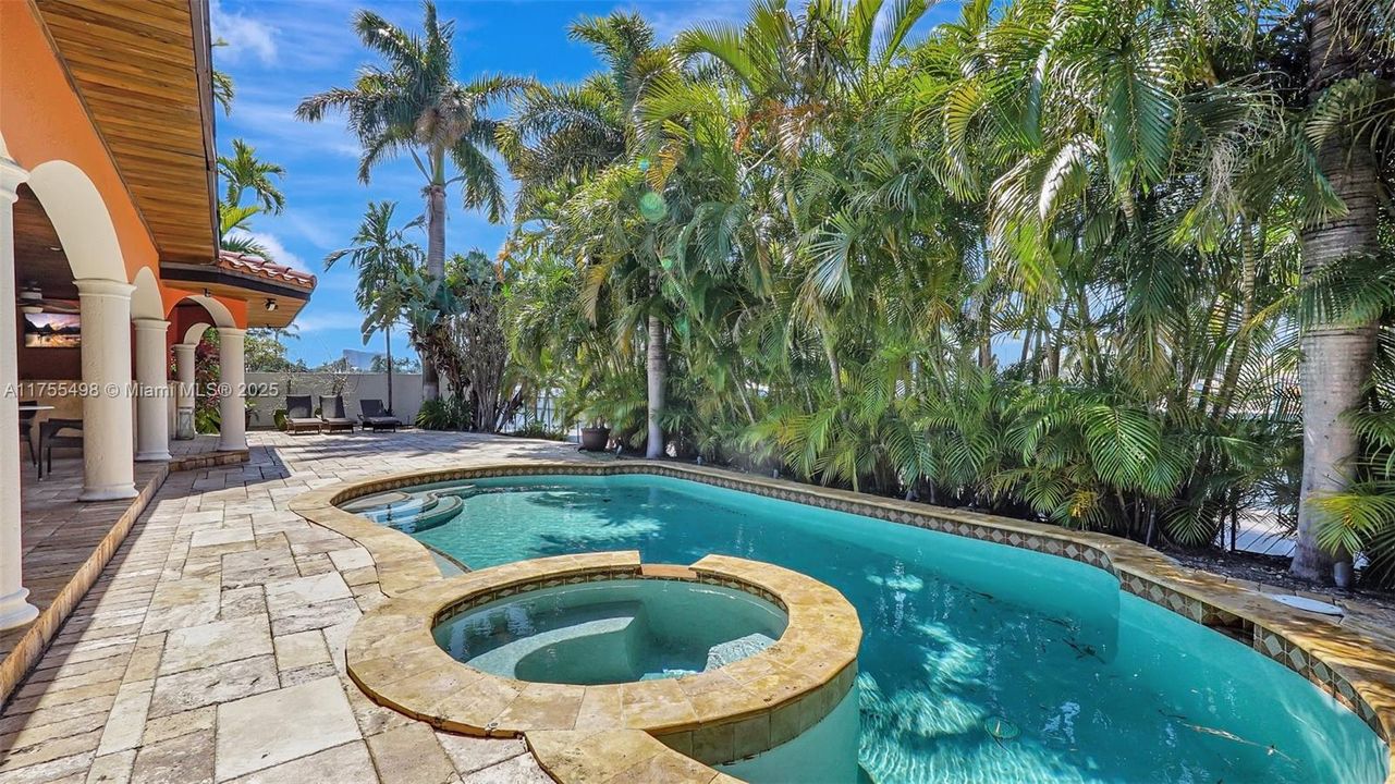 Recently Sold: $4,500,000 (3 beds, 3 baths, 3193 Square Feet)